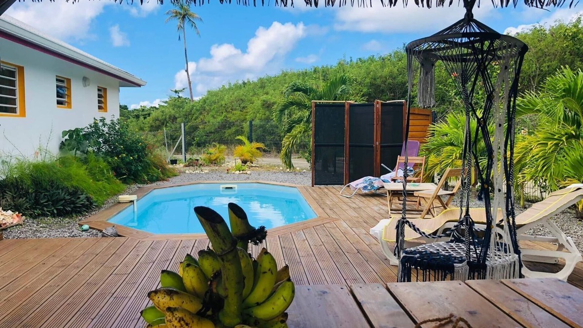 Grand-Bourg Bed & Breakfast | Two independent air-conditioned guest rooms Relaxation area with Jacuzzi and swimming pool