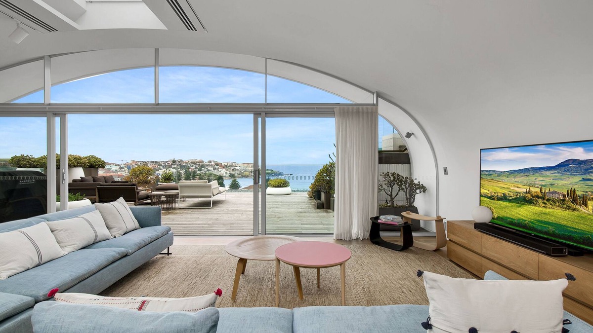 Bondi Beach Apartment | Two Level Penthouse with 180 Degree view of Bondi Beach