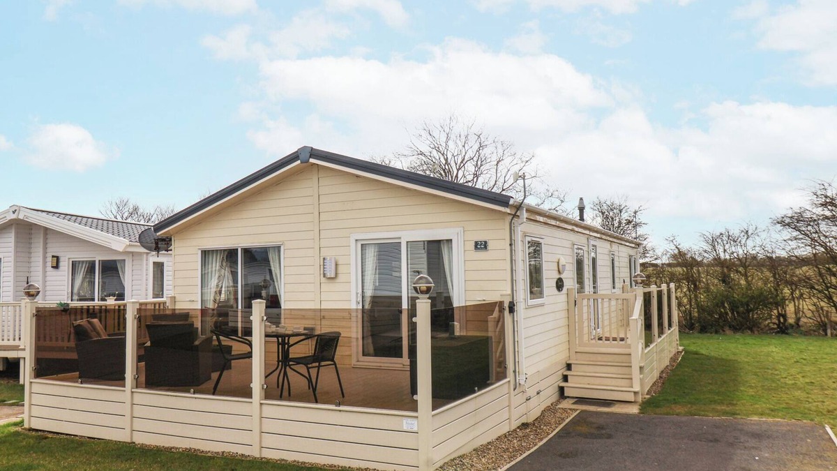 Cayton Bay Cottage | TWO LITTLE DUCKS, pet friendly, country holiday cottage in Cayton