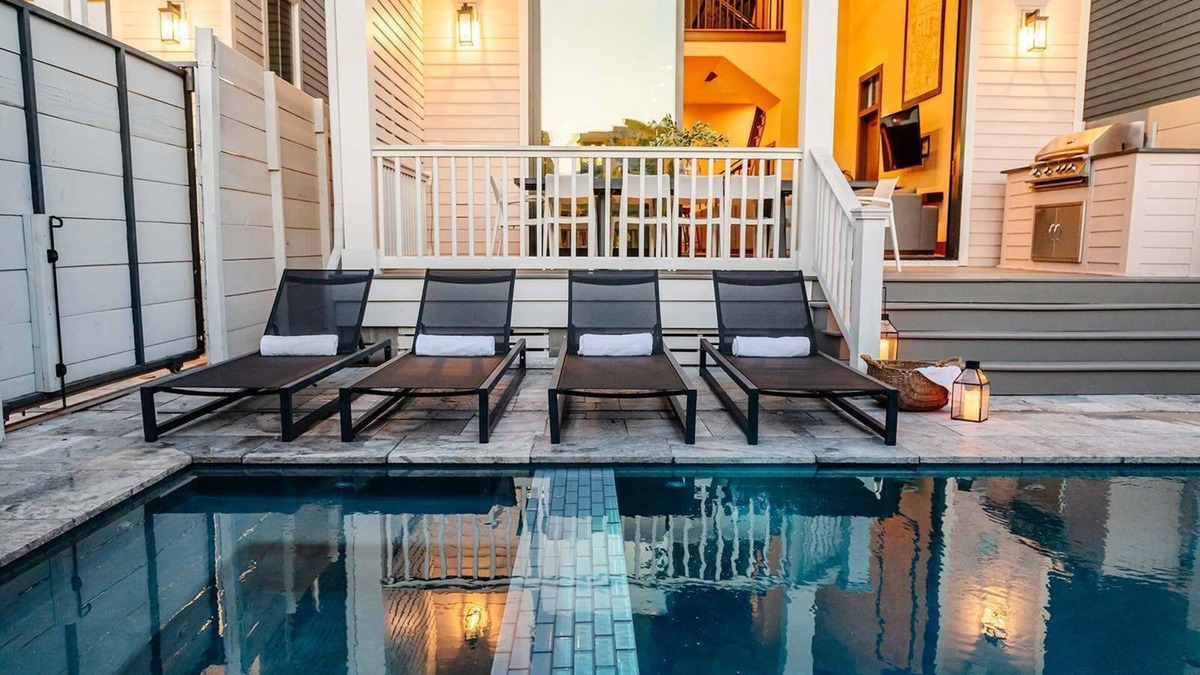 Faubourg Lafayette Hotel | Two Luxe NOLA Homes | Heated Pools & Spas