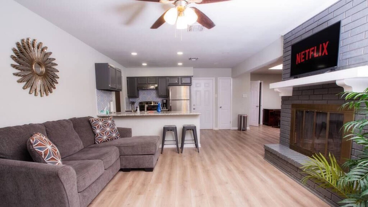 Pecan Valley House | *Two Master Bedrooms* Two Kitchens