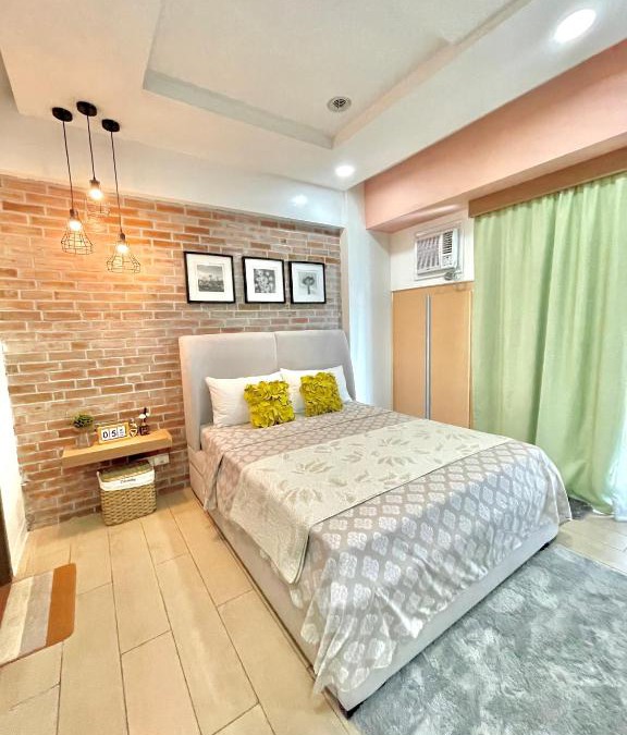 Pasay Apartment | Two Palm tree villa Aesthetic Condotel