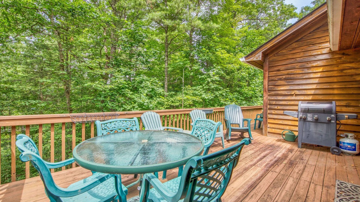 Sapphire Cabin | Two-part villa near the slopes with hot tub, pools, golf on-site, & fast WiFi