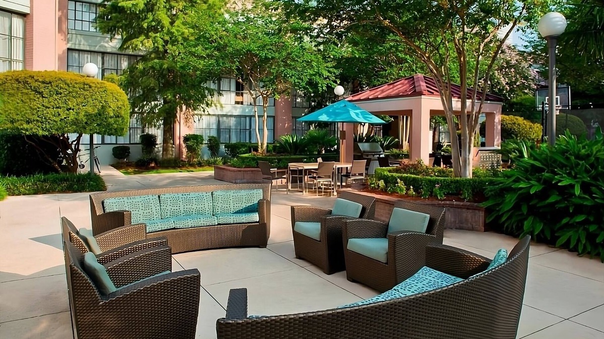 Arts/Warehouse District Hotel | Two Pet-friendly Suites w/Kitchen, Free Breakfast, Pool, Near Lafayette Square!