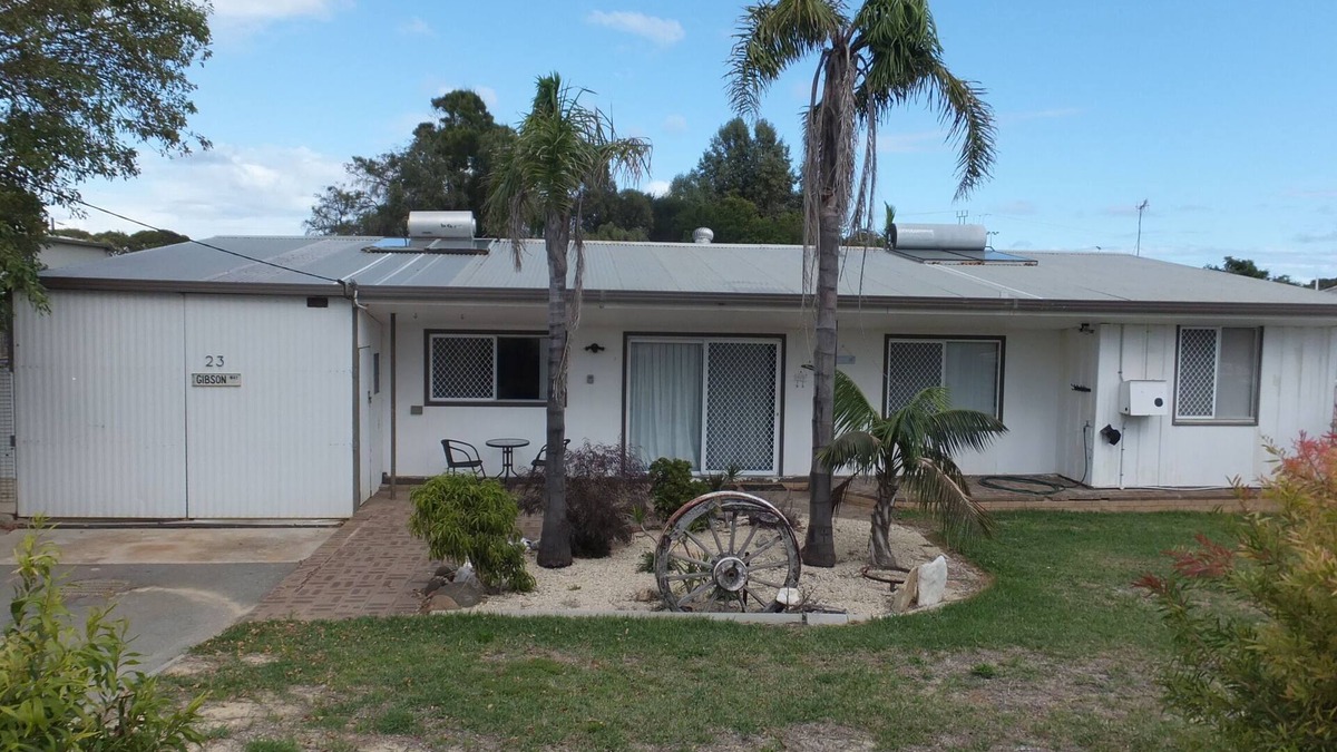Hopetoun Cottage | Two Pines - a cosy beach-style cottage full of fun surprises!
