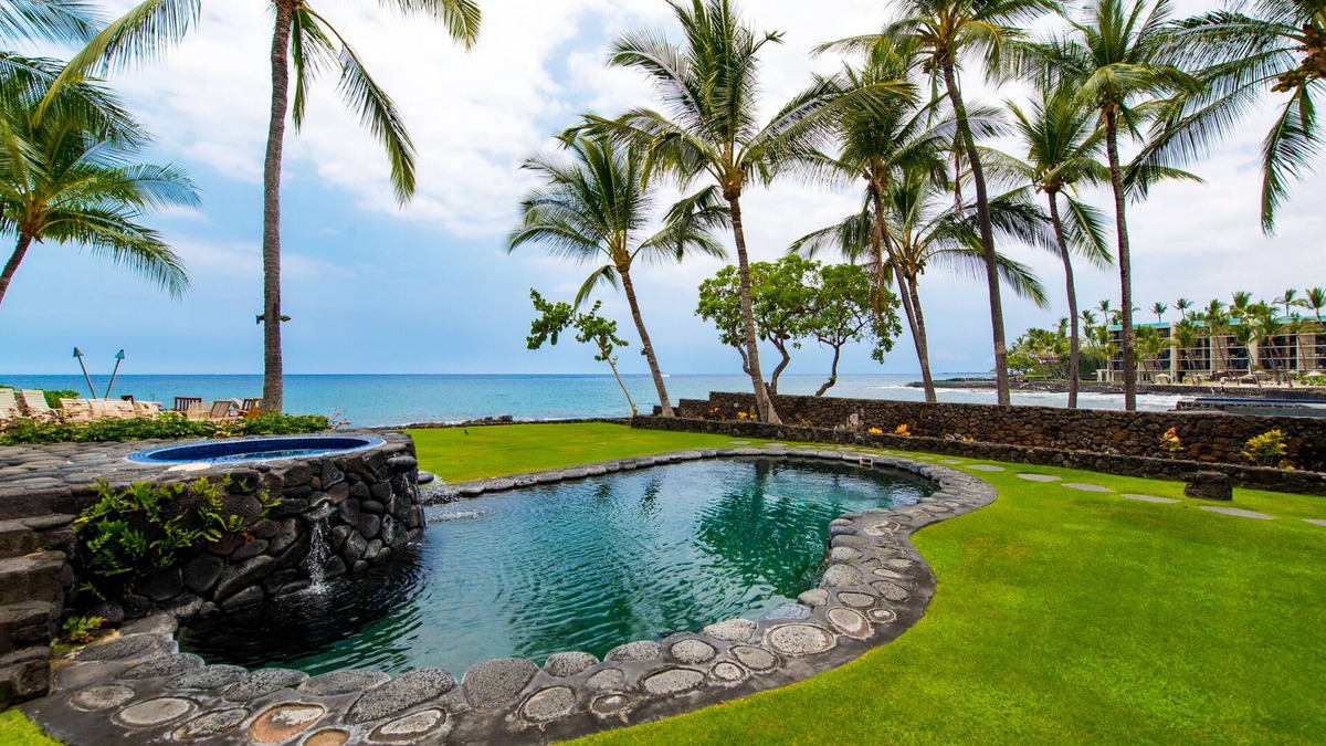 Historic Kailua Village House | Two Private hosted Oceanfront Homes conveniently located in Kailua Kona, Hawaii