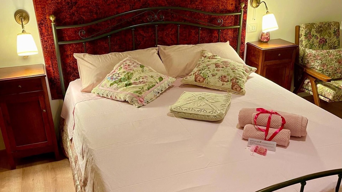 Reggio nell'Emilia Bed & Breakfast | Two Private Rooms: with 1 room, with 2 rooms. Kitchen Living Room Parking