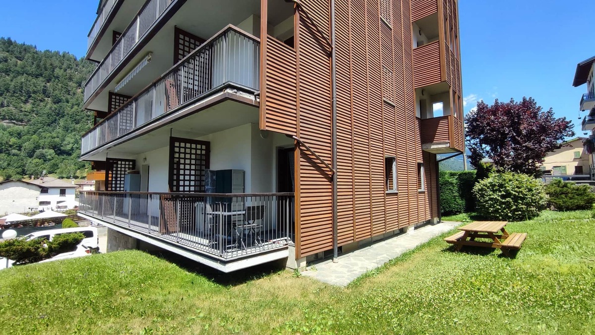 Aprica Apartment | Two-room apartment Aprica center, convenient facilities, with covered parking space
