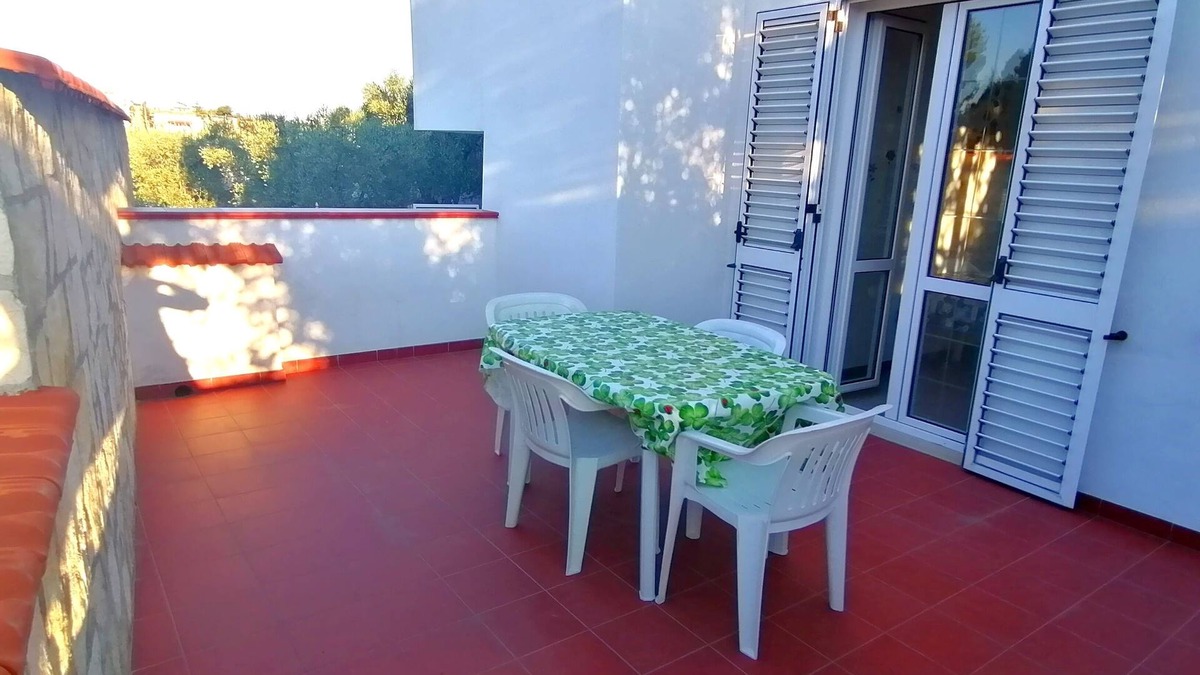 Defensola Villa | Two-room apartment sleeps 4. Ground floor