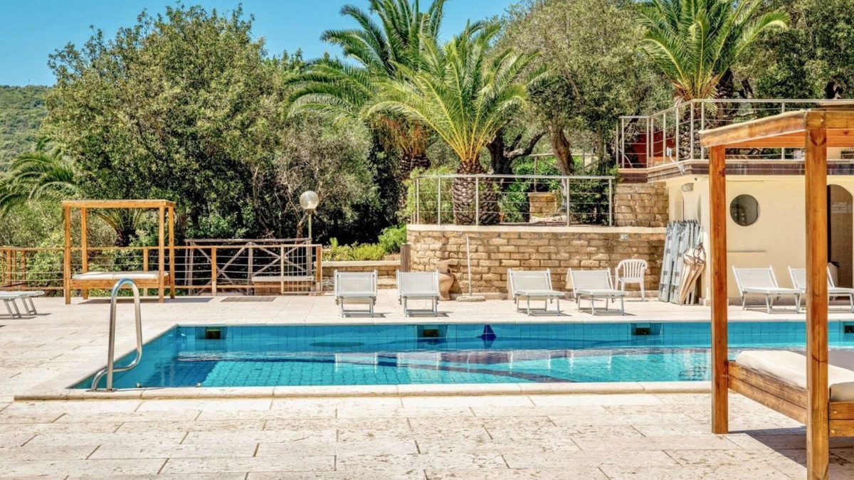 Talamone Apartment | Two-room brick apartment of approximately 35 m2 equipped with air conditioning surrounded by vegetation, composed of a living room with flat-screen television, two single beds and a kitchenette equipped with stove, fridge with freezerA double bedroom, ba