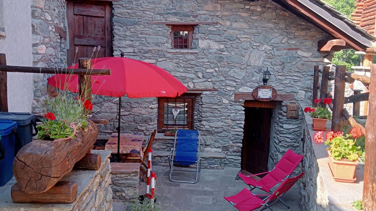 Antey-Saint-Andre Ski Chalet | Two-roomed chalet in Antey Saint Andrè