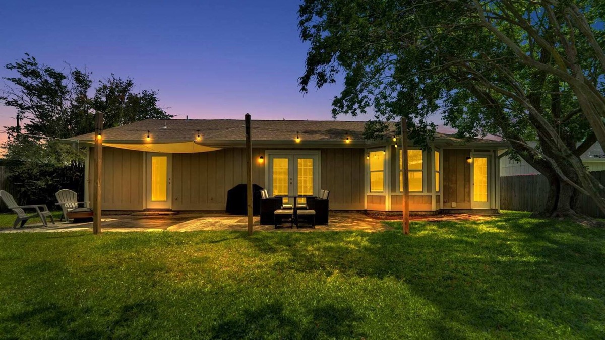 Lynn Haven House | Two Spaces in One Main House and Guest House 25 Min to PCB