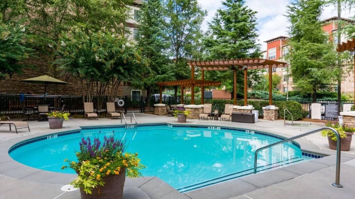 Dunwoody Hotel | Two Spacious 2BR Suites with Full Kitchens, Free Breakfast! Pool, Pets Allowed!