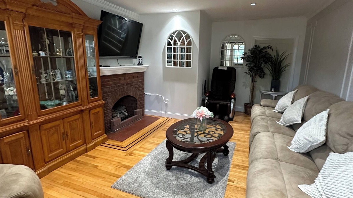 West Codman Hill - West Lower Mills House | Two story Cozy of Boston Home.