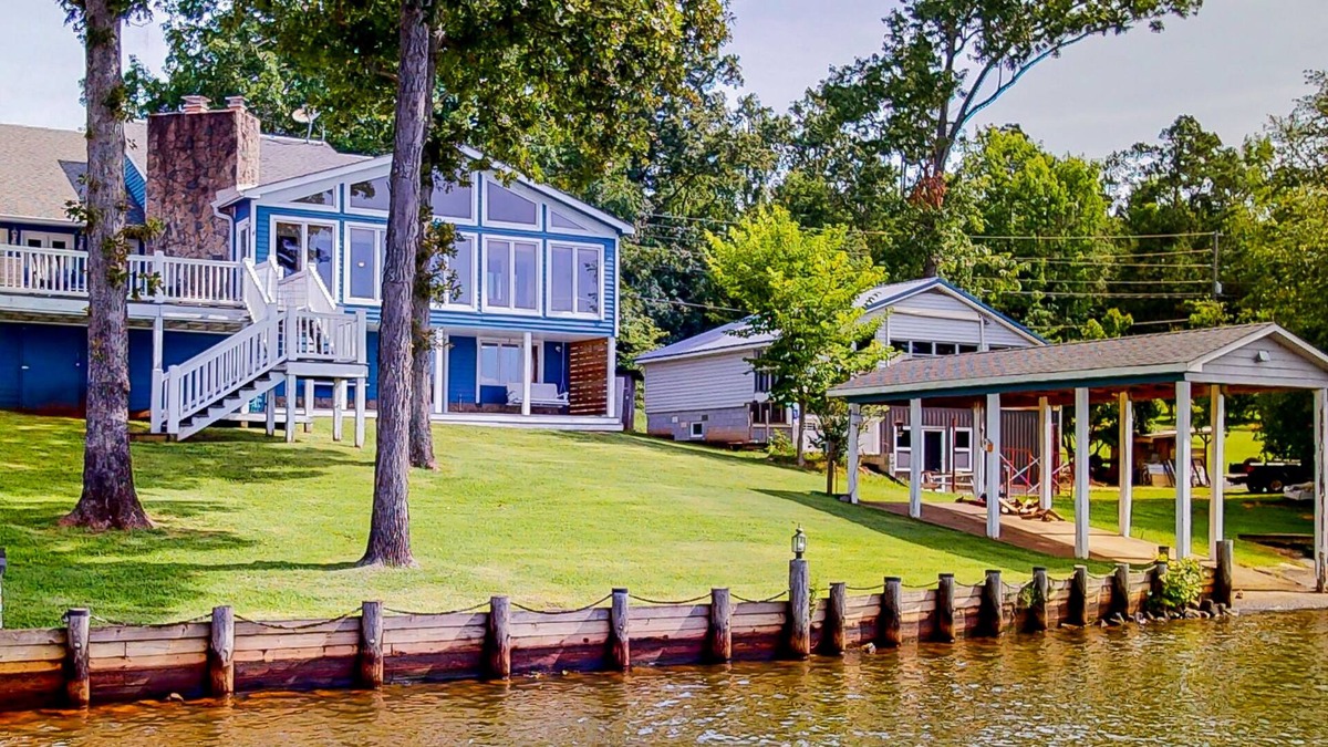 Prosperity House | Two-Story Dog-Friendly Home w/ Deck, Game Room, Free WiFi, Pellet Grill, & W/D