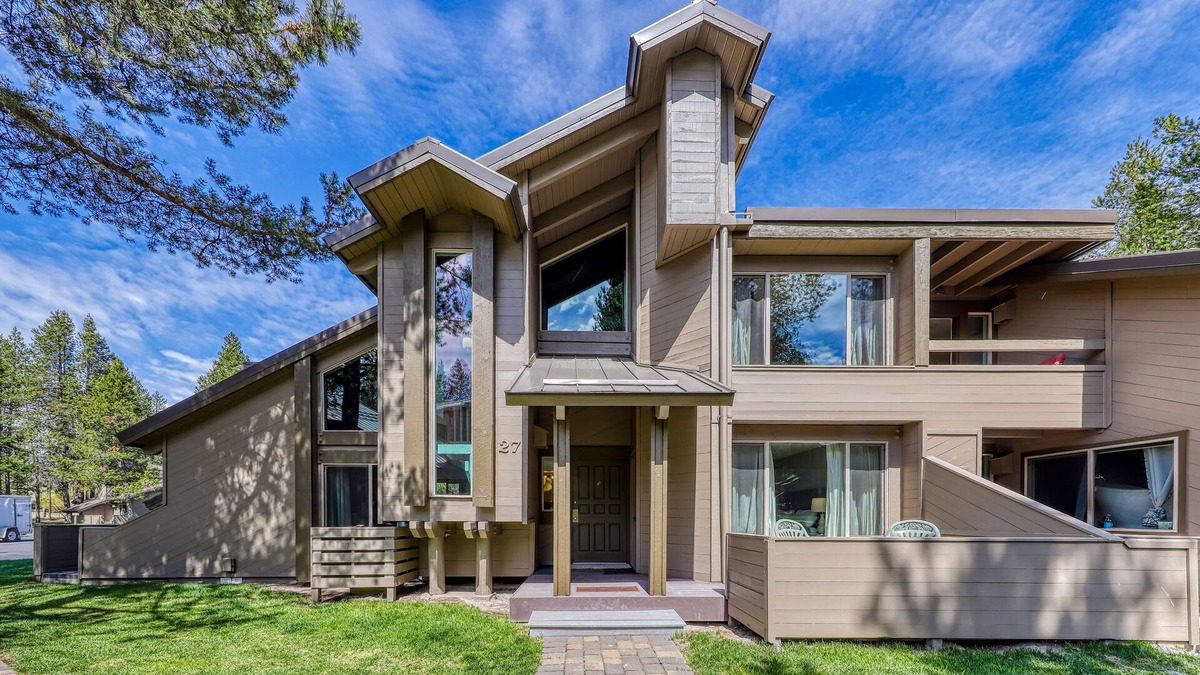 Tennis Village Condo | Two-story home with wood fireplace, central AC & washer/dryer