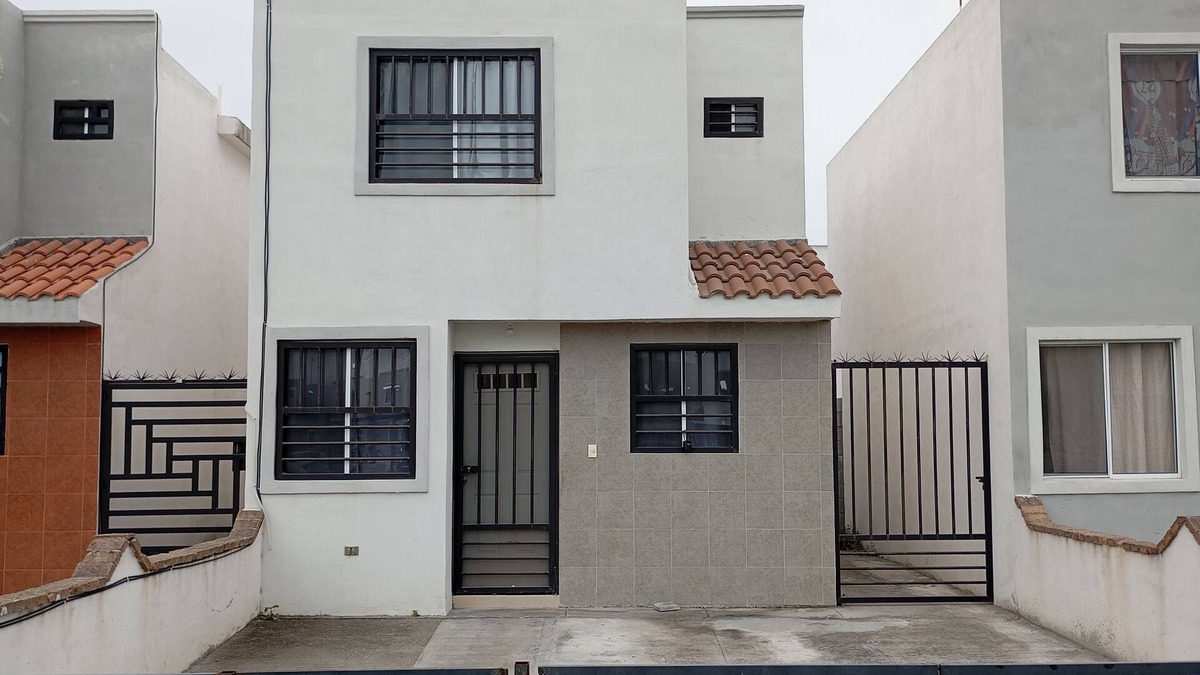 Apodaca House | Two-story house