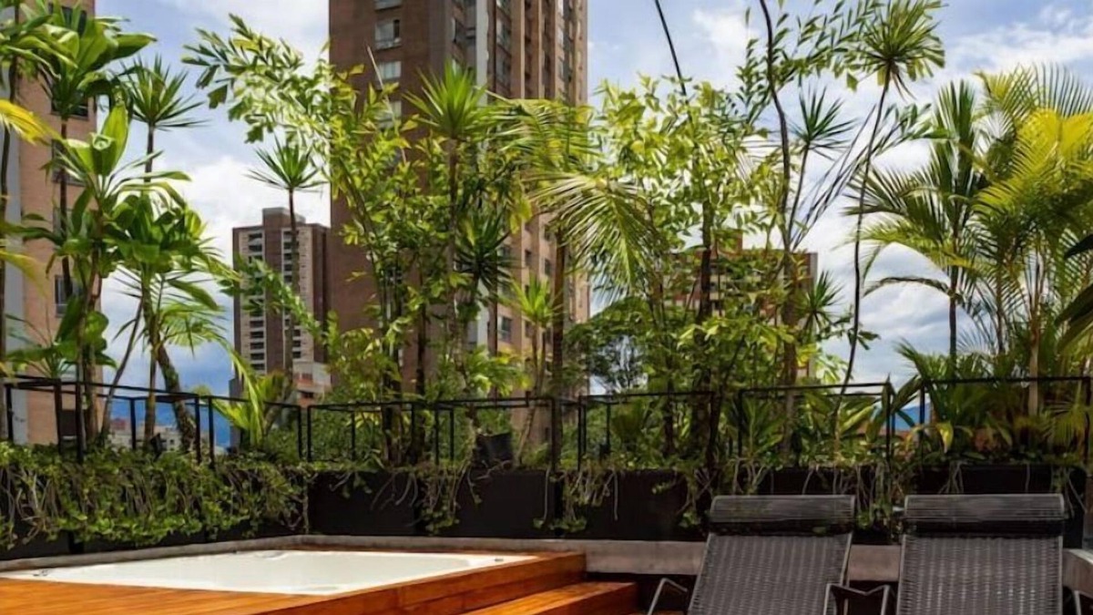La Florida Apartment | Two Story Penthouse with Jacuzzi