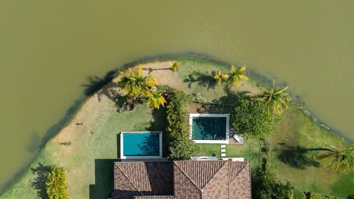 Playa Blanca Villa | Two Story Villa with 4 Bdr + 3.5 Bathroom / Priv Pool Lake Front