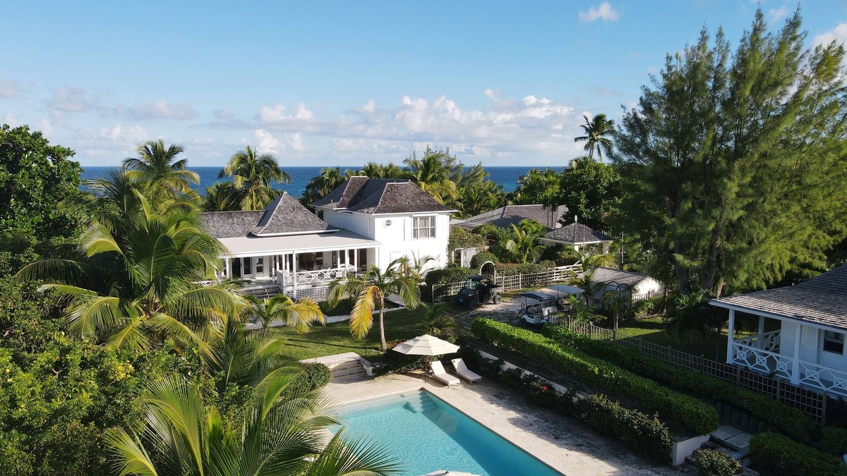 Dunmore Town House | Two stunning houses, moments from iconic Pink Sands Beach, sleeps 12 Adults