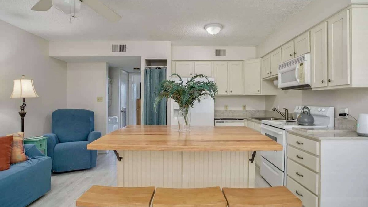 Orange Beach East Condo | Two Suns at The Beach - White Sand and Shopping
