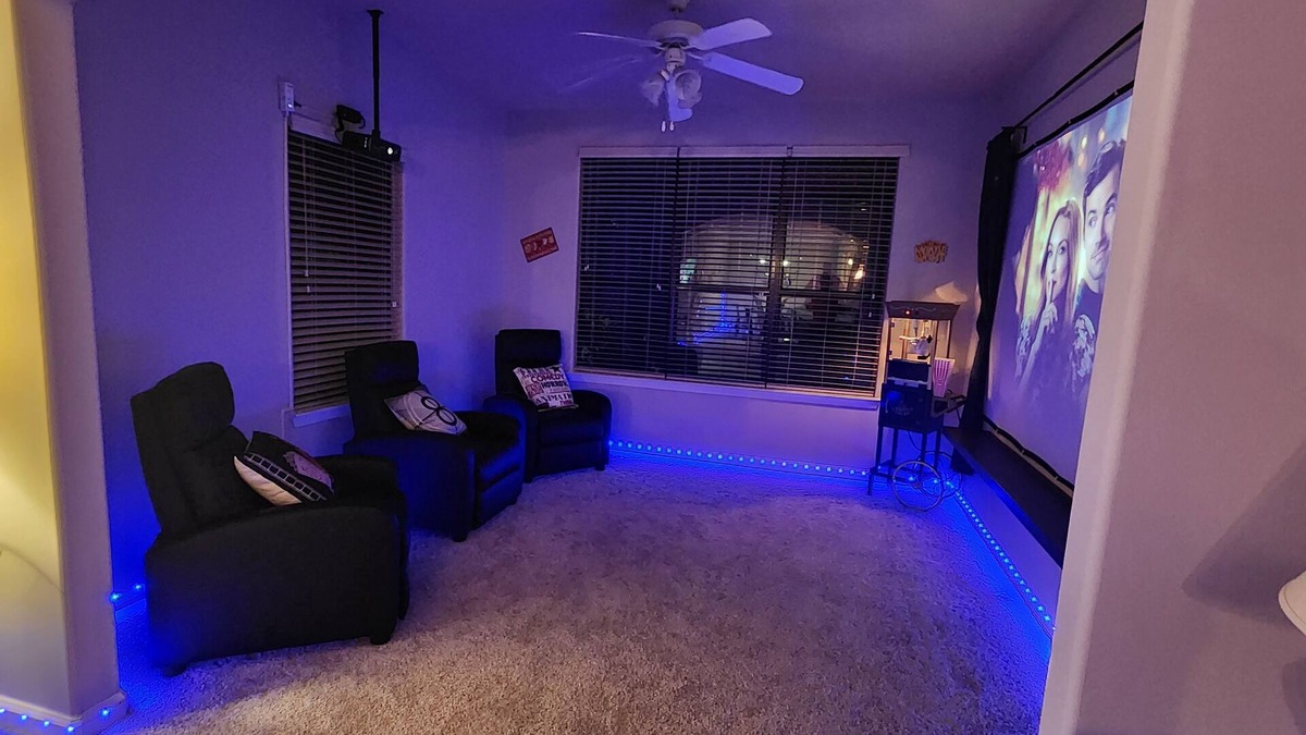 Executive Park Apartment | Two the MovienSpacious 2 BedroomnClose to everything! SLEEPS -7nInstant Booking