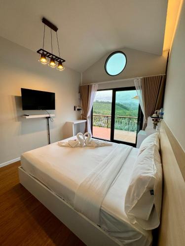 Takua Thung Hotel | Two Tree Cafe At Suanmuangthong
