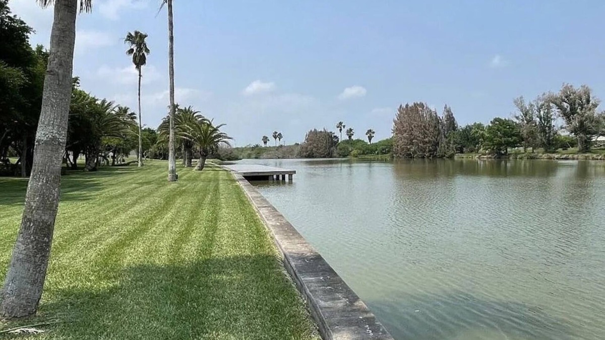 Los Fresnos House | Two Waterfront Homes in One!