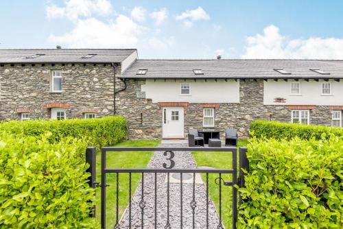 Holyhead House | Ty Bach Twt