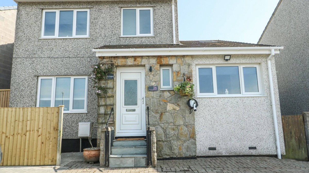 Amlwch Cottage | TY COPR, family friendly, character holiday cottage in Amlwch