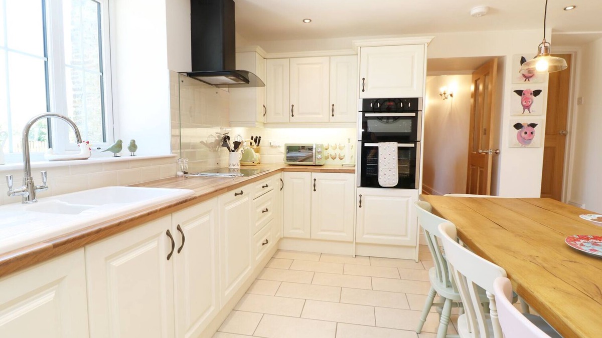 Pontypridd Cottage | Ty Ffarm at Gellilwch