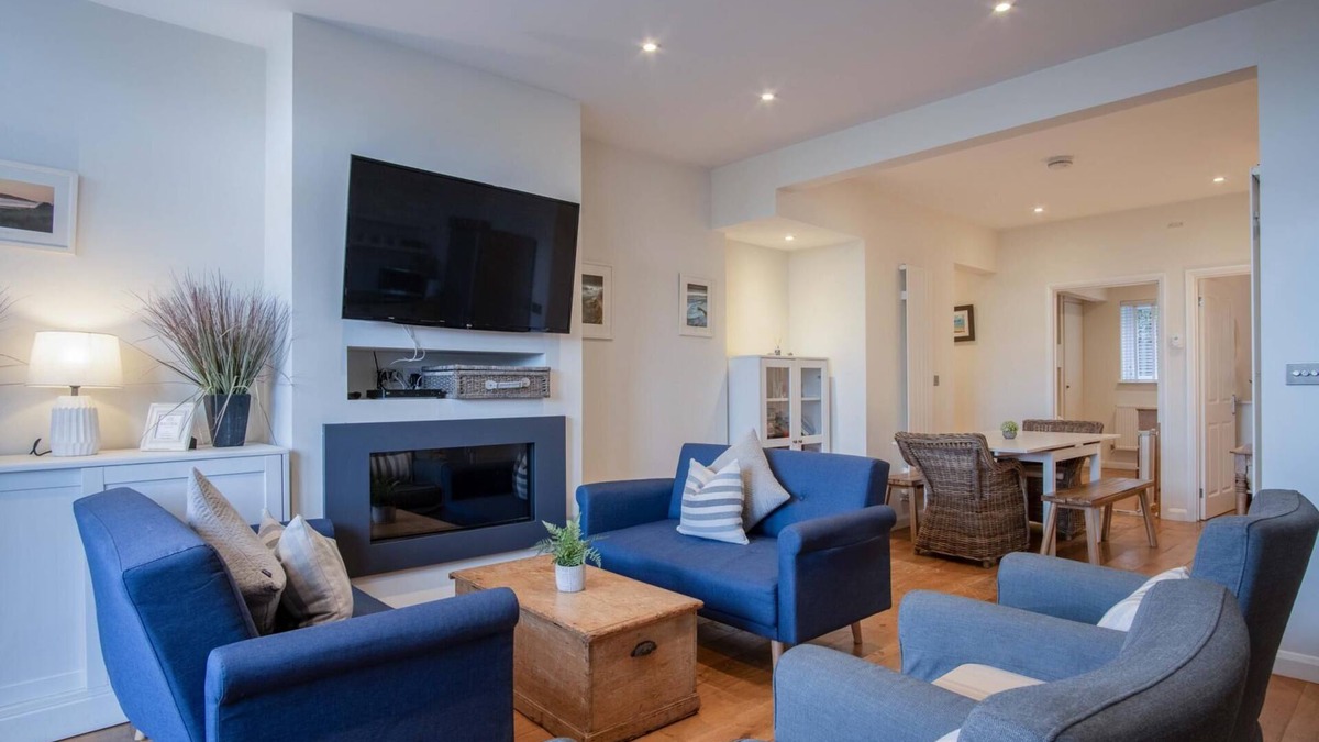 Oxwich Apartment | Ty Gwawr - 3 Bedroom Apt - Bayview Oxwich