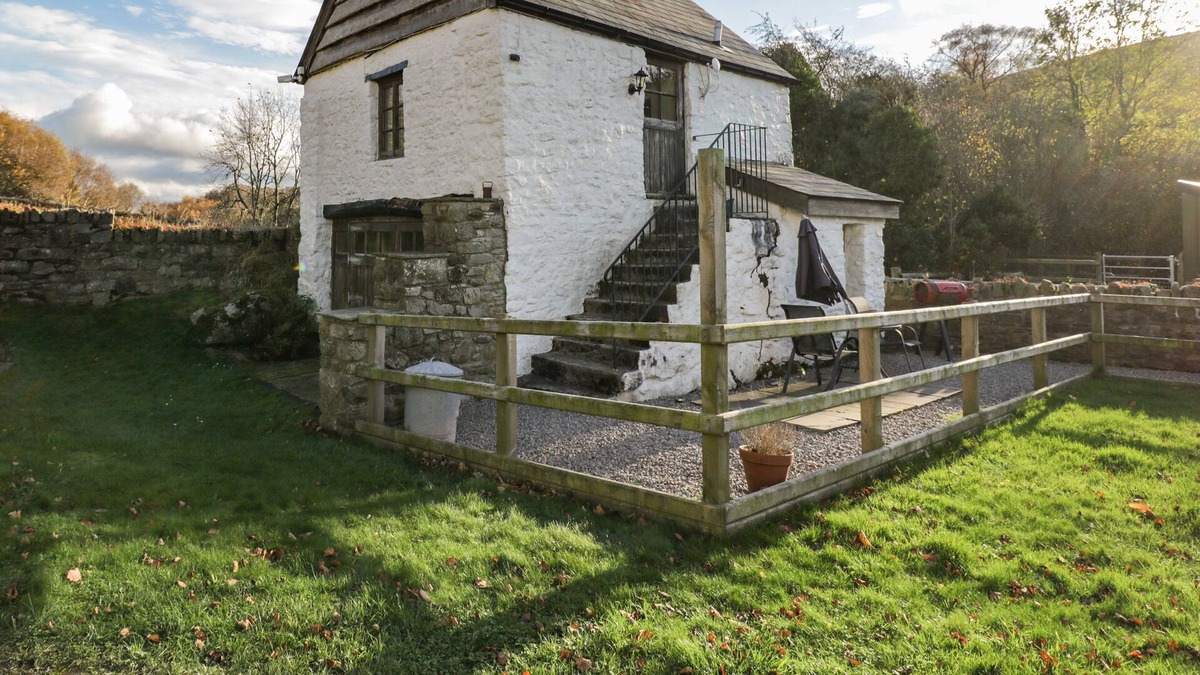 Llanvair Kilgeddin Cottage | TY GWYN, with a garden in Abergavenny