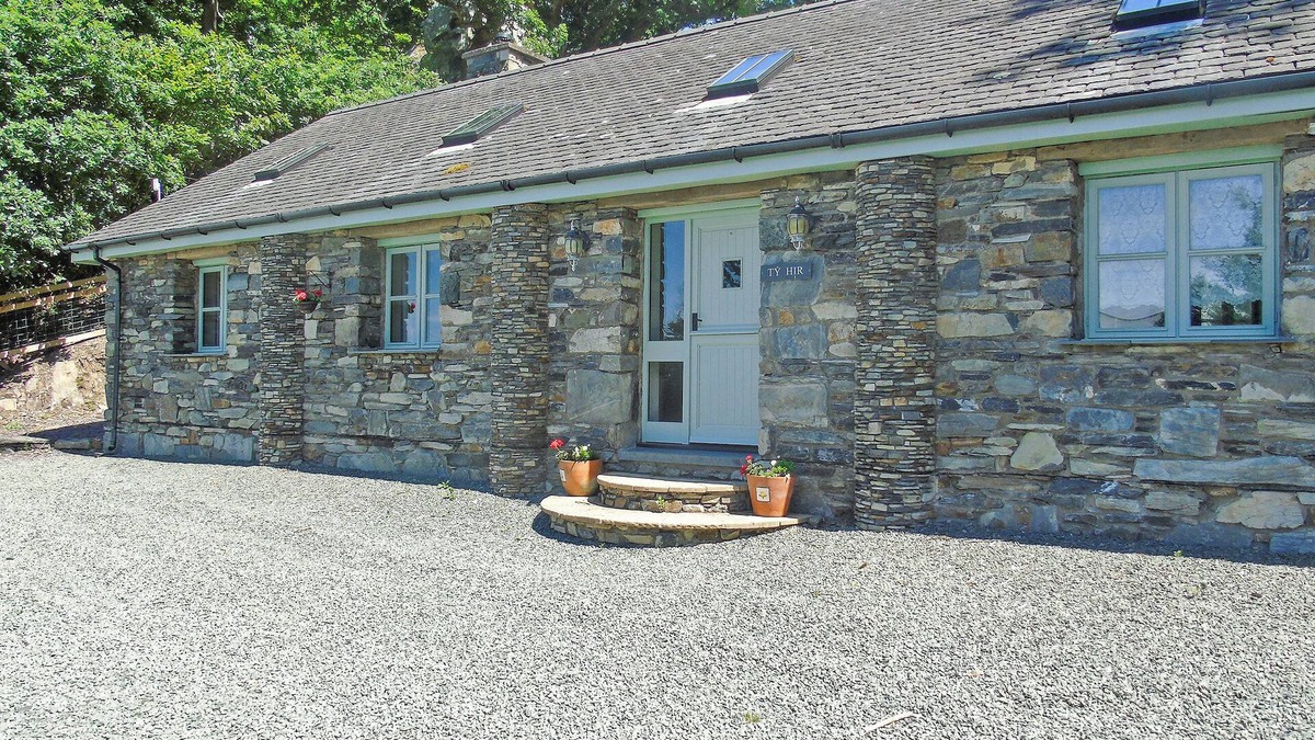 Arthog Cottage | Ty Hir Bwlch Gwyn Farm Equestrian Centre