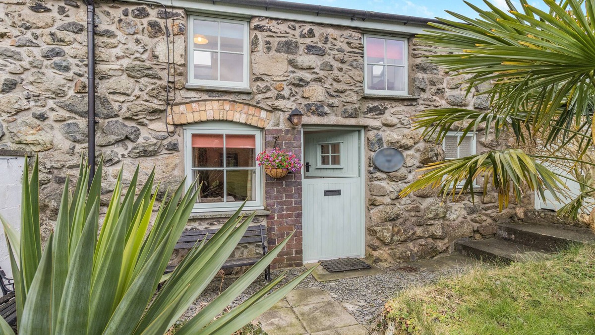 Llanuwchllyn House | Ty Isa Llanuwchllyn - Two Bedroom House, Sleeps 4