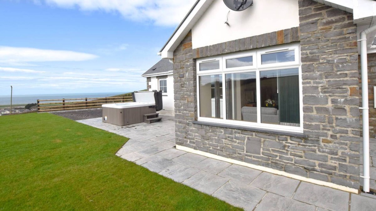 Llansantffraed House | Ty Jim in the beautiful Llanon