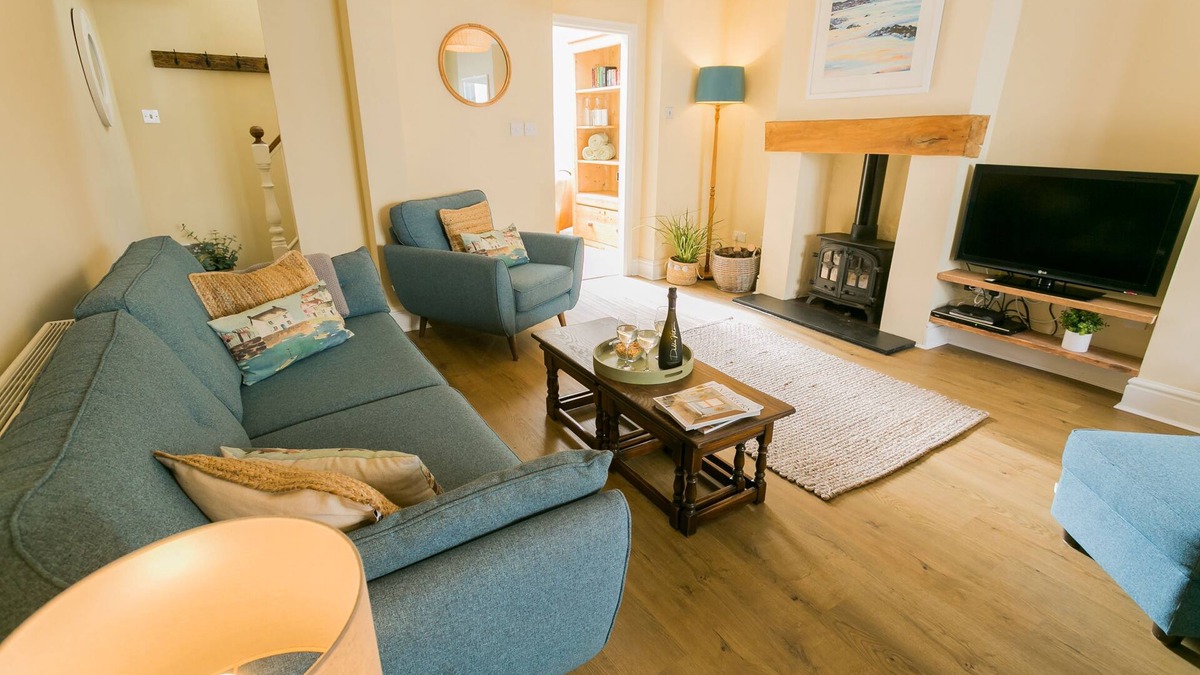 Beaumaris Cottage | Ty Medi - a town that sleeps 6 guests in 4 bedrooms