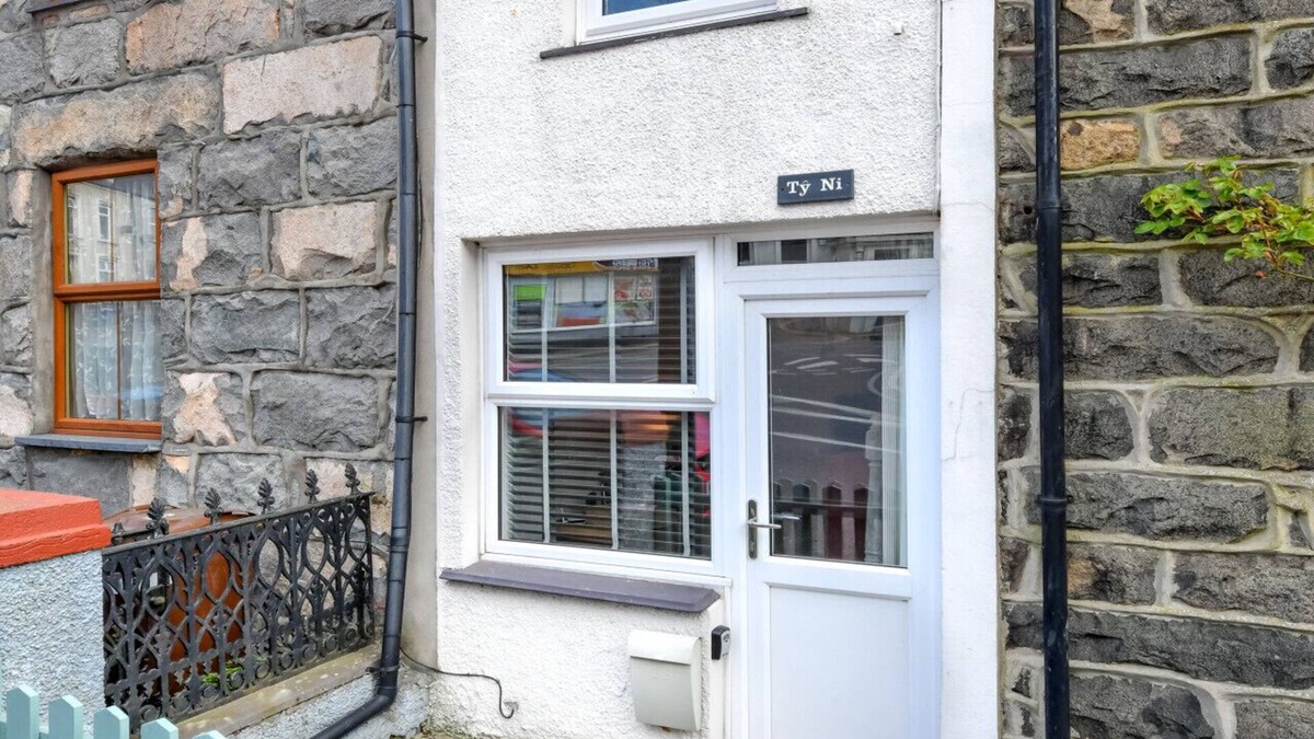 Nefyn House | Ty Ni - Two Bedroom House, Sleeps 4