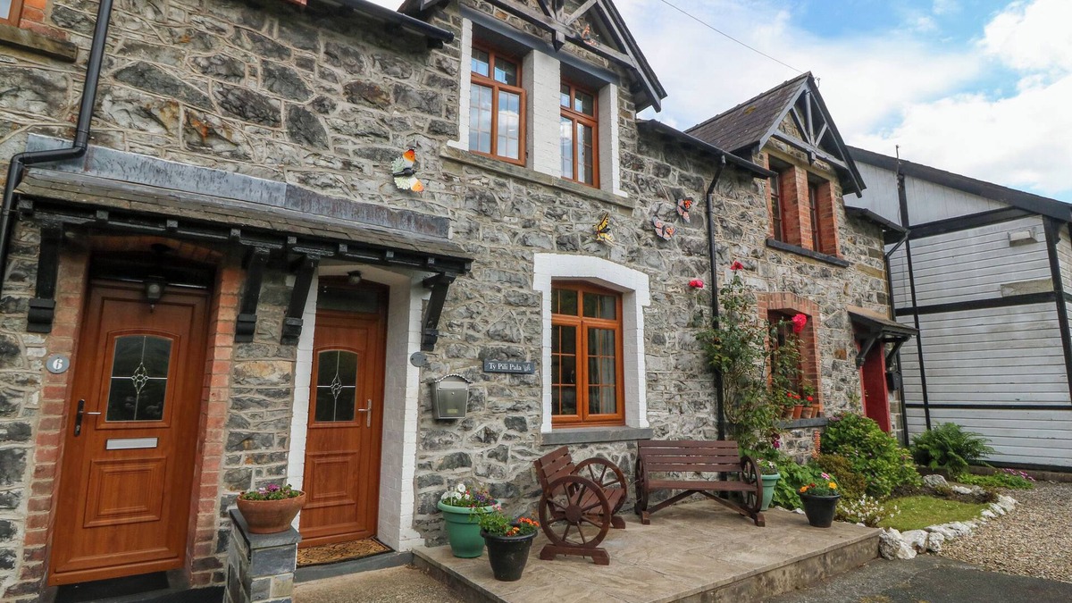 Gwynedd- Snowdonia House | TY PILI PALA, family friendly, with a garden in Betws-Y-Coed