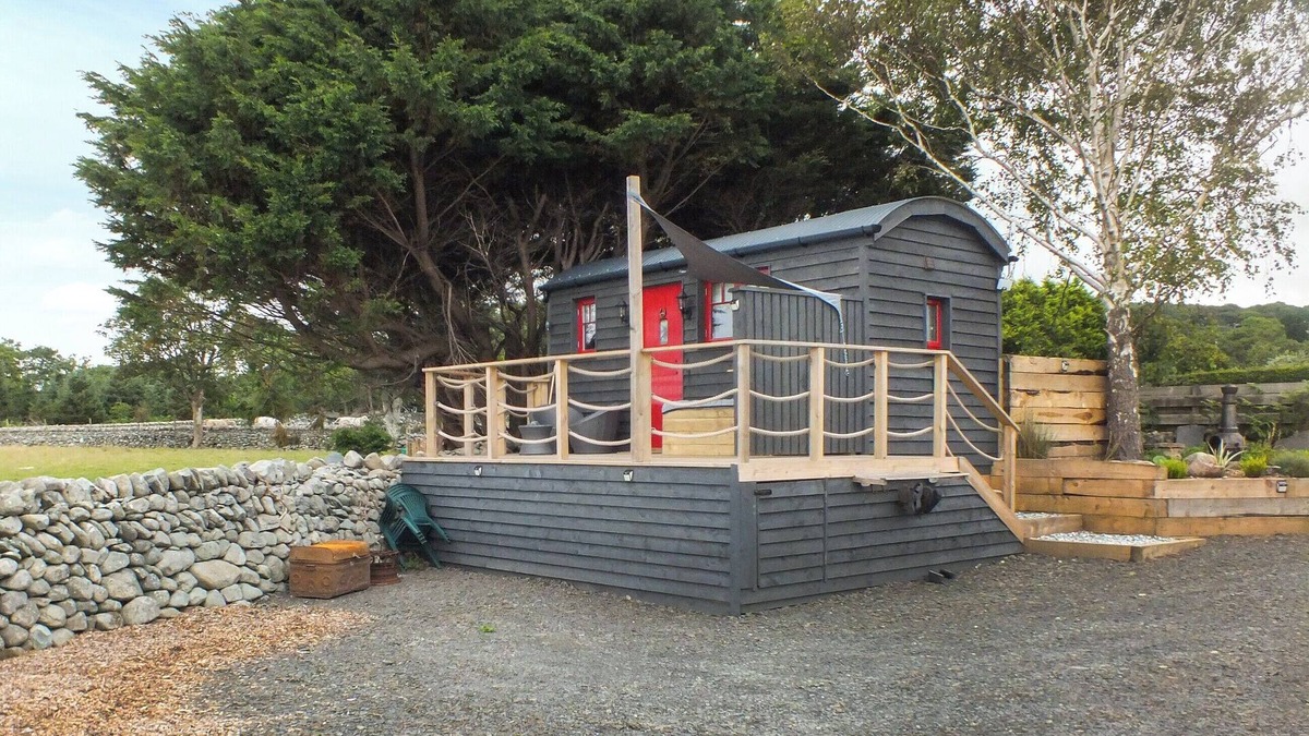 Talybont Cottage | Ty'r Bugail Shepherds Hut