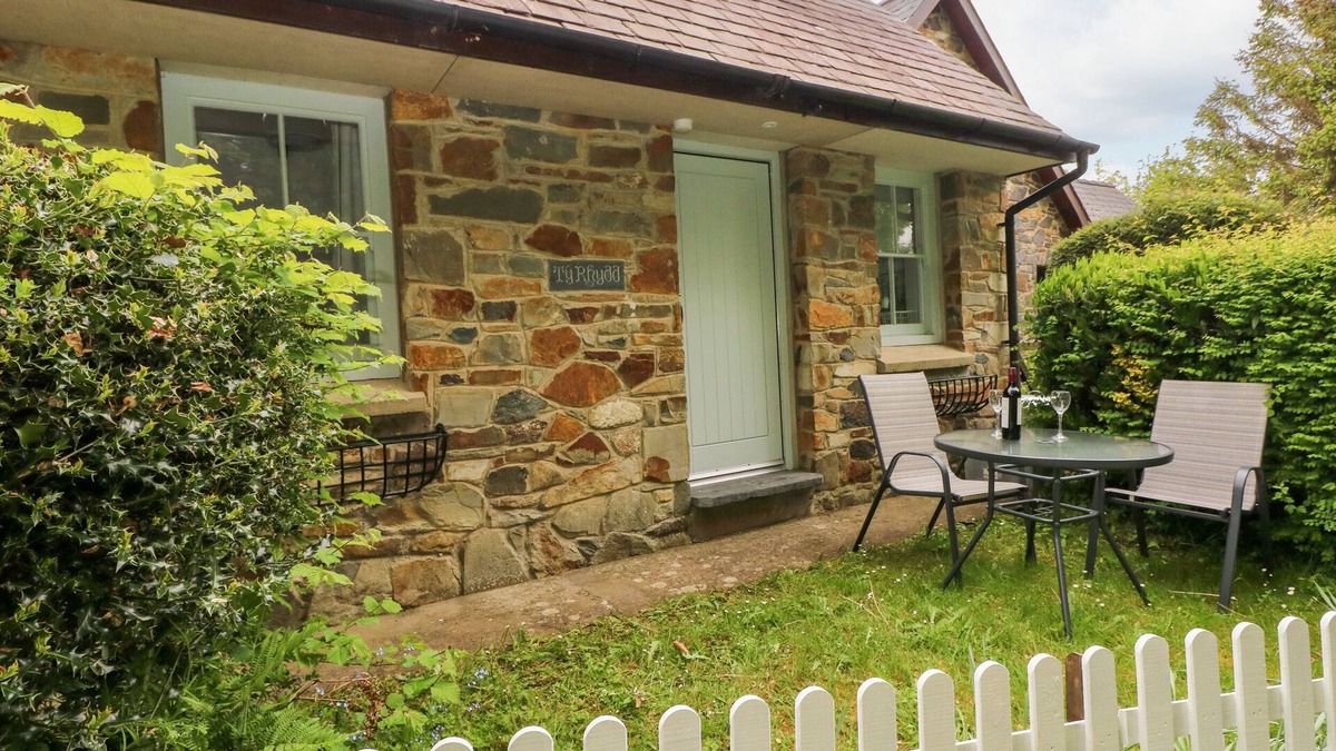 Newport Cottage | Ty Rhydd