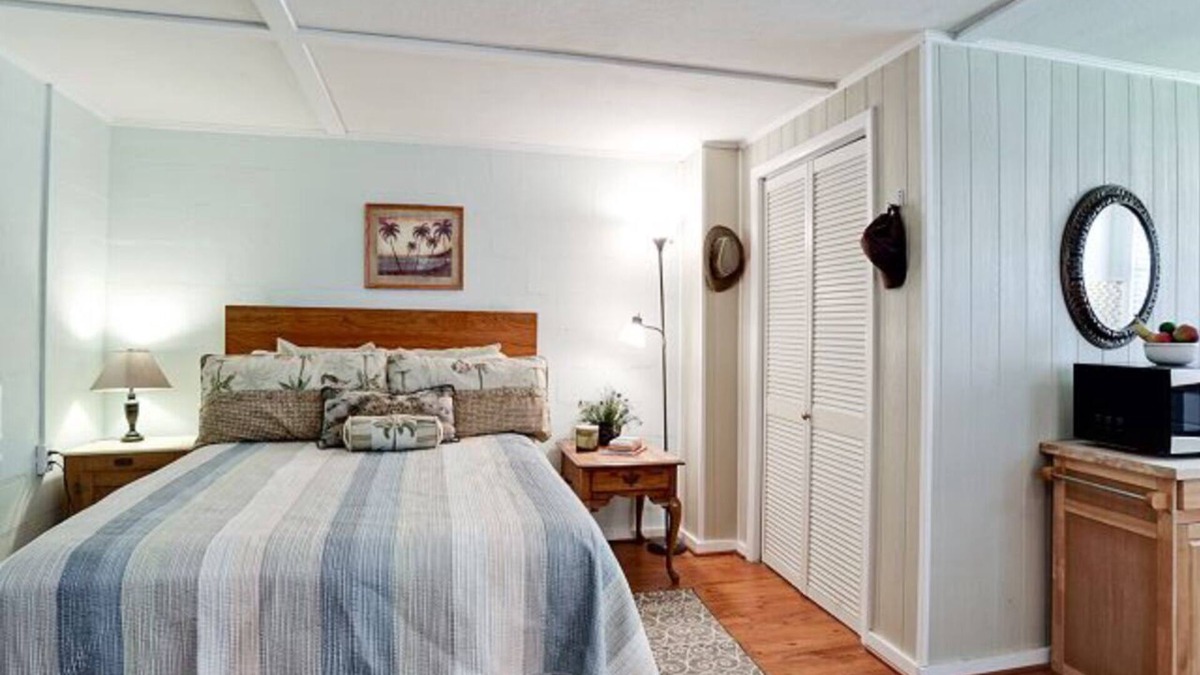 Cortez Cottage | Ty's Canal Cottage