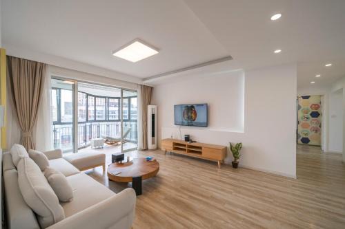 Changning Apartment | Tyms Family 4BR 2BA APT TianShan