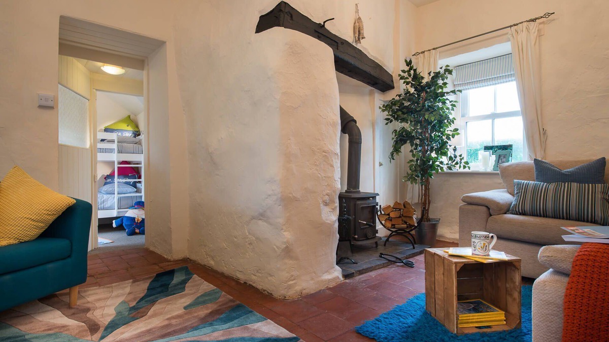 Rhosneigr Cottage | Tyn Lon: Traditional Anglesey holiday cottage, 4 guests
