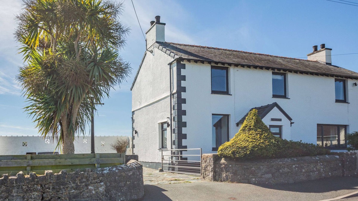 Moelfre Cottage | TYN Y BERTH, pet friendly, character holiday cottage in Benllech