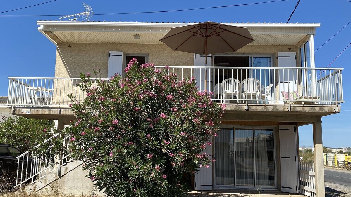 Ilot 10 Ski Chalet | Typical air-conditioned chalet for 6-8 people located 150m from the beach