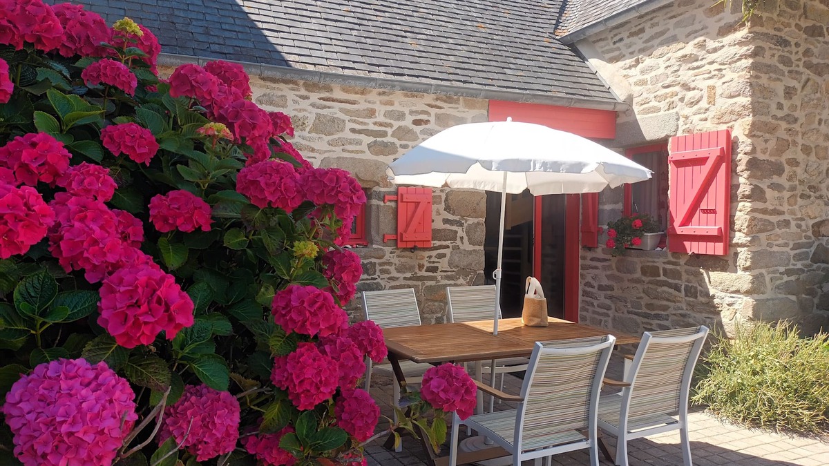 Santec House | Typical Breton house at 0.50m from the beach with sea view and Batz upstairs.