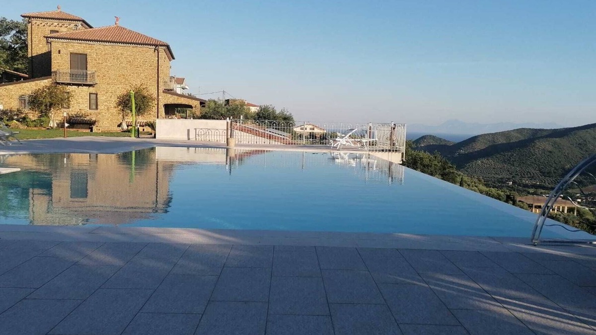 Castellabate Villa | Typical Cilentan farmhouse with swimming pool 3.5 km from the sea: Malachite accommodation