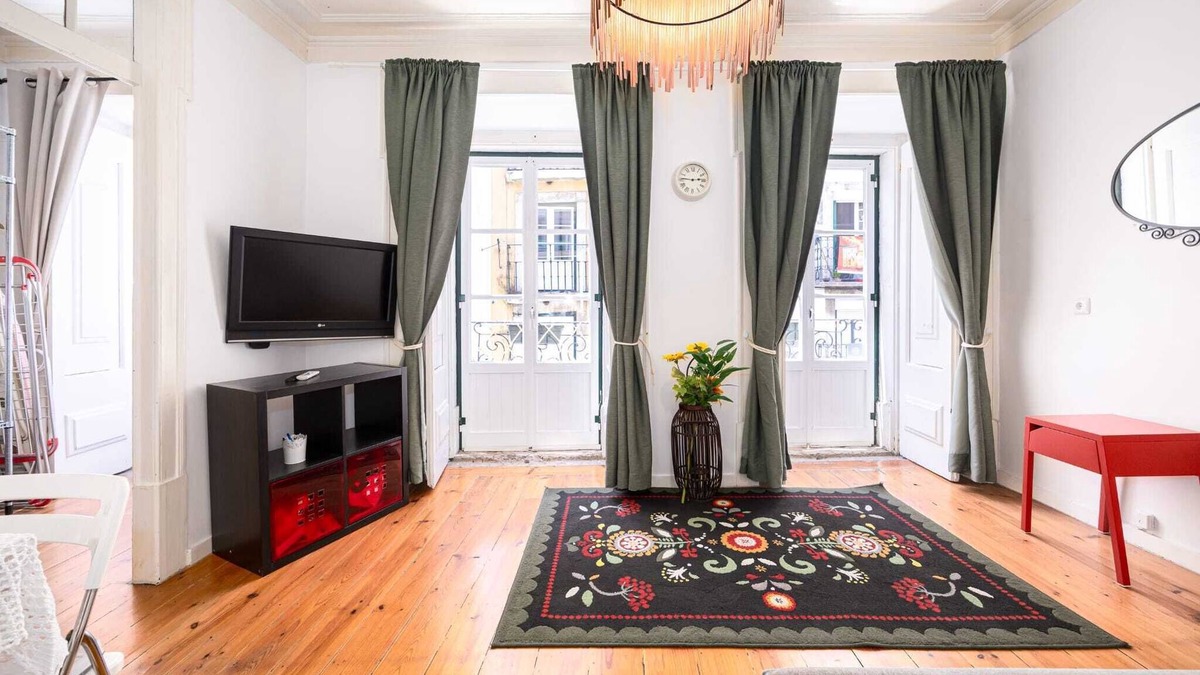 Santo Estevao Apartment | Typical Crooked House Alfama