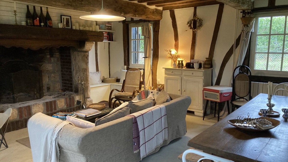 Angiens House | Typical farmhouse between sea and countryside